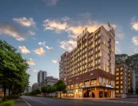 Hechi Yinren Hotel (Jincheng Jiang No. 5 Middle School)