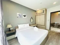 Meridians by Hsuites - Condos