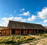 Linpan · Cloud | Yunbian Mountain Lodge (Habahe Tierenketi) - Airport Shuttle