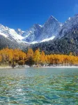 Lixian Yujingyuan Theme Hotel（Bipenggou Scenic Area · Lixiao Road Store） - วิวภูเขา