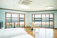 Yeongdeok Harbor Stay - Bãi đậu xe