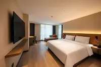 Xingchen Yungu Hotel (Gaoxin Fengqing Park Subway Station)