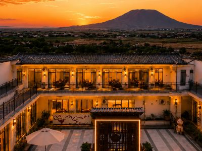 Youran Home · Family Minimalist Luxury Private Villa (Ulan Hada Volcano Geopark)