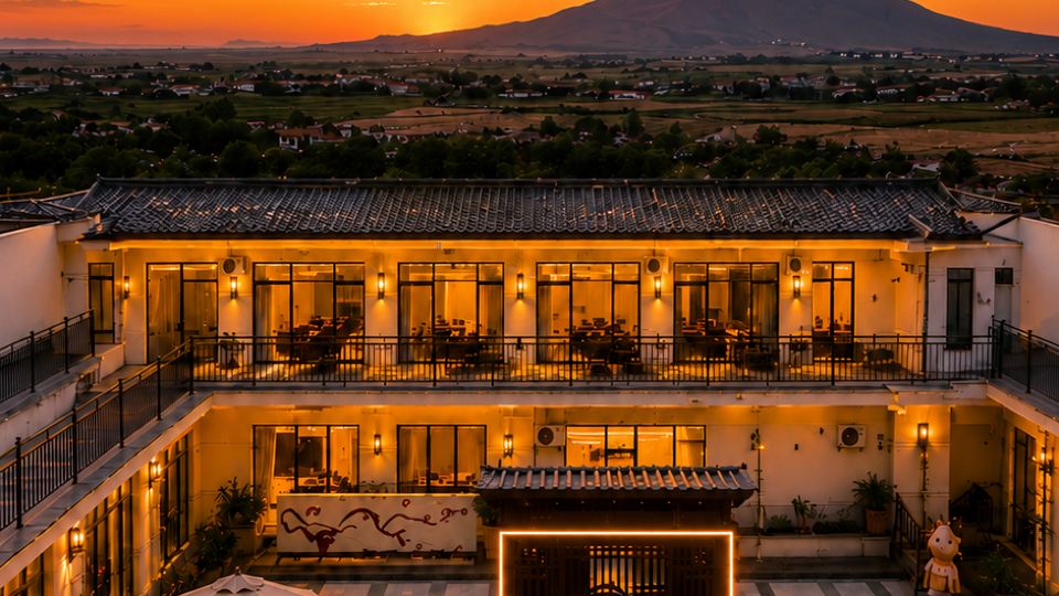 Youran Home · Family Minimalist Luxury Private Villa (Ulan Hada Volcano Geopark)