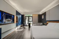 Mehood Hotel (Foshan Qinghui Garden Daliang Hua'gai Road Commercial Pedestrian Street Branch) - Mountain view