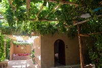 Turpan · Baijiage · Rock Yanjing Grape Courtyard Homestay (Grape Valley Scenic Area Qingwa Alley) - Kitchens