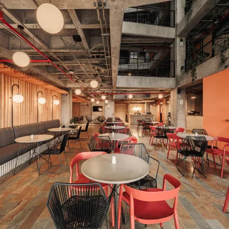 The Somos S Hotel Отели рядом с достопримечательностью «Научный музей Explora Park»