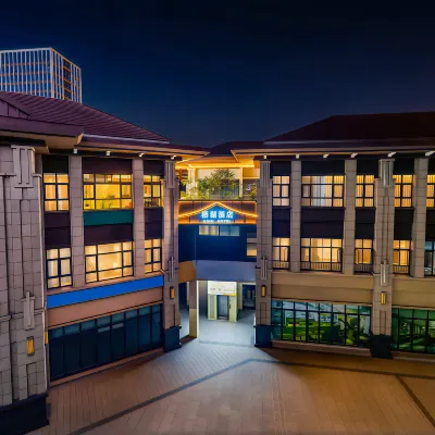 Chongqing Qihu Hotel (Yongchuan East Station Xinglong Lake) Hotels near Locajoy
