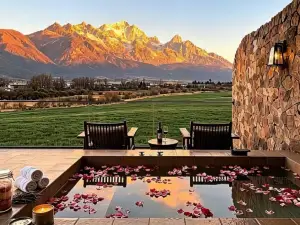 Miyunye Luxury Private Tang Homestay (Kangding Branch)