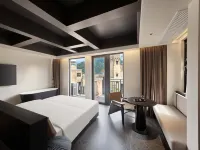 Phoenix Suji · Xueling Courtyard (China Ancient Qiang City) - Balkoner