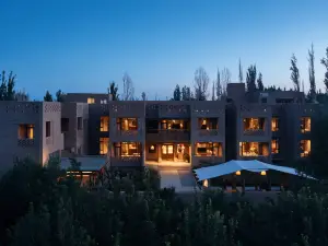 Dunhuang Yinshanji Designer View Courtyard Luxury Homestay