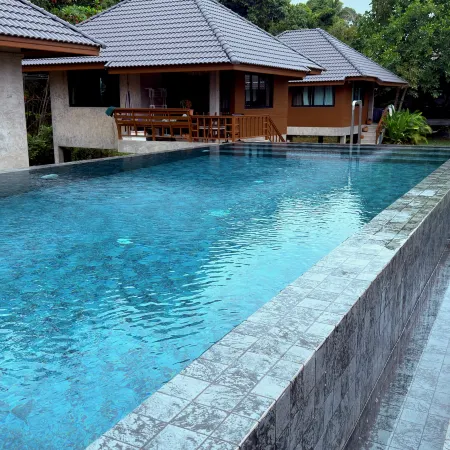 No 9 Poolside bungalows Woktum