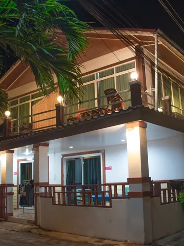 รูปภาพของบ้านรักน้ำ เกาะล้าน