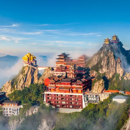 Laojun Mountain Wuqianyan Hotel (Jinding Taoist Temple Complex)