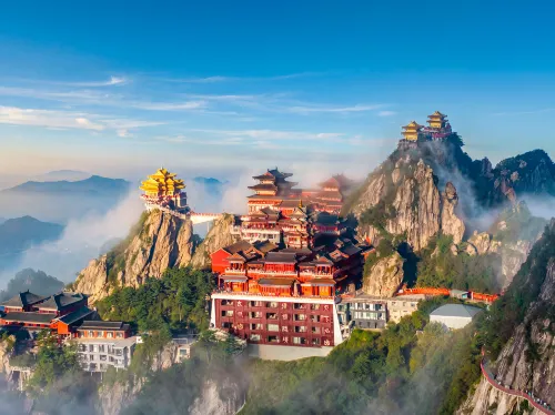 Laojun Mountain Wuqianyan Hotel (Jinding Taoist Temple Complex) - Balkon
