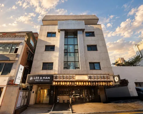 LEE & HAN HOSTEL Hotels near Express Bus Terminal Station