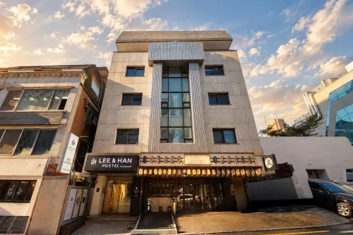 LEE & HAN HOSTEL - Inns