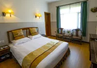 Wolong Riverside Manor