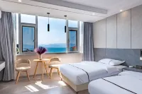 Fuxian Lake Jinxiu Hotel (Lunchong Scenic Area) Hotels in Luchong scenic area