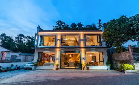 jianheqiyuan Отели рядом с достопримечательностью «Tianchi Pond»