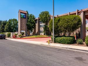 Holiday Inn Express & Suites Camarillo