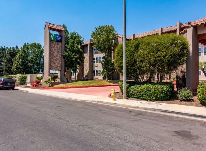 Holiday Inn Express & Suites Camarillo