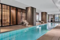 Melbourne Lifestyle Apartments - Best Views on Collins - piscina