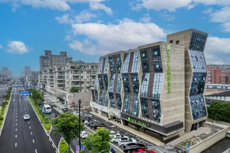 Ibis Styles Hotel (Hangzhou Fuyang Guihua Metro Station) Отели рядом с достопримечательностью «Hangzhou Polytechnic (Gaoke Road)»
