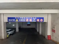 Jinting Chain. Southern Hotel (Zhanggongqiao Food Street Leshan Giant Buddha Branch) - parking