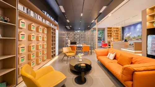 Monsoon Hotel (Qionghai Yinhai Zaliang Street)