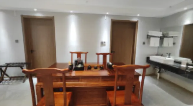 悅楹飯店（武漢黃鶴樓彭劉楊地鐵站店）