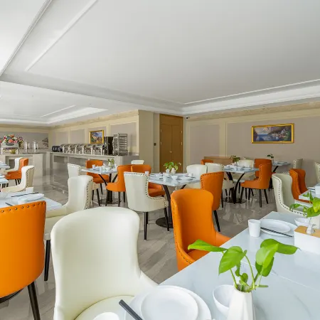 Vienna Hotel(Xingshan High Speed Rail Station Store)