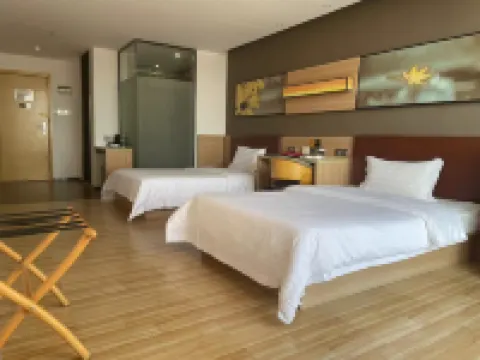 7Days Inn chain hotel (Ruijin Hongdu Square)