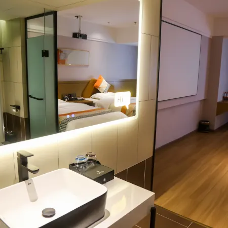Yajiang Yuecheng Hotel