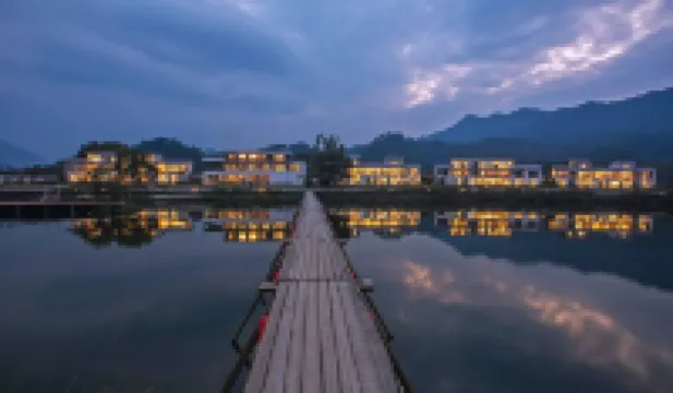 Kaihua Jinxi Spring Hotel