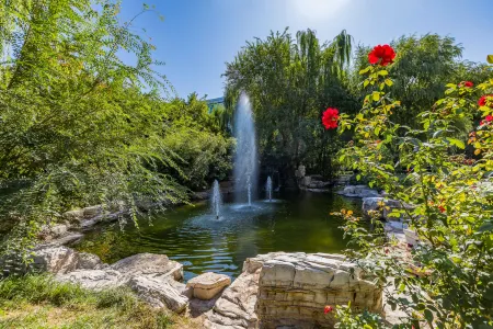 West International Trade Grand Hotel Отели рядом с достопримечательностью «Eiffel Tower»