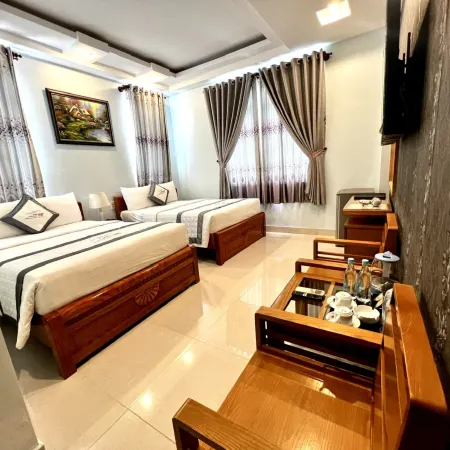 Yen Nam Hotel Nguyen Trong Tuyen Отели рядом с достопримечательностью «Фунхуан»