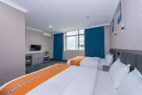 Hongheng Holiday Hotel Guilin High Speed Rail North Station Branch - parking