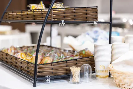 YiChang HuiHao International Hotel Отели рядом с достопримечательностью «Mojishan Forest Park»