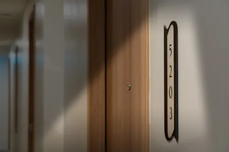 Niranapa Boutique Resort Отели рядом с достопримечательностью «Пляж Най Харн»