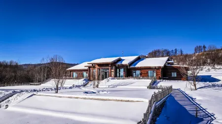 HOLLICK HOTEL Отели рядом с достопримечательностью «Yuanxianghu Ice and Snow Paradise»