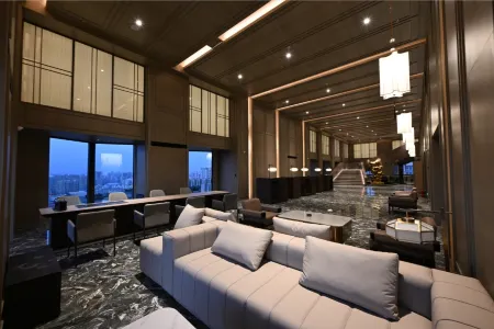 Shenyang Central Hotel (Forbidden City Middle Street Subway Station) Отели рядом со станцией Shenyang East Railway Station