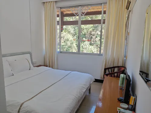 Longsheng Wenquan Juxiange Chinese Inn