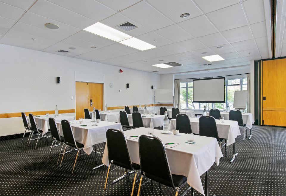 더 파넬 호텔 로비