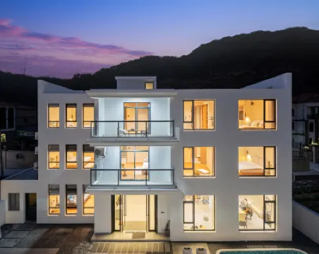 Floral Hotel· Zhujiajian Yinyuye Hotel(Putuoshan Airport Cangzhi Wharf Branch) Hotels in Zhoushan