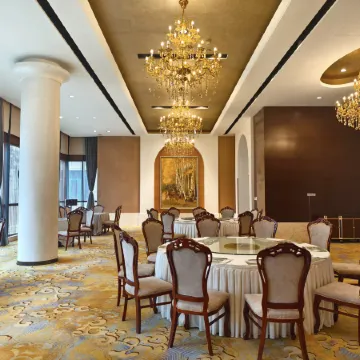South Lake Hotel