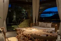 VENTO · Sunlit Golden Peak Lake View Vacation Hotel - salle de sport