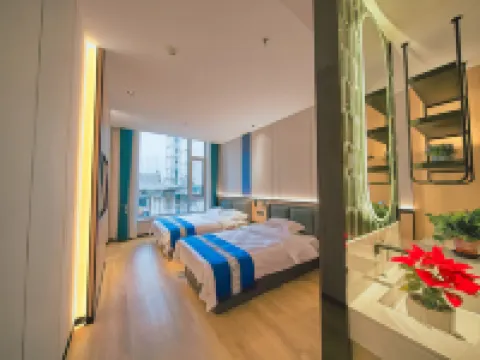 Guomen Zhenxuan Hotel (Yalu River Broken Bridge Railway Station Branch) Hotel a Dandong