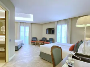 Lamaro Hotel