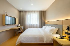 Lanfeng Hotel (Qingdao North Station)